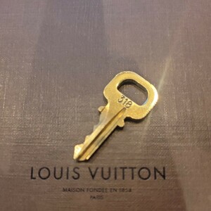 美品 Louis Vuitton パドロック カデナ 南京錠 ルイヴィトン 鍵 ゴールド 　番号　318　送料63円～