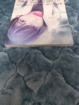 【即決購入】 小嶋陽菜 どうする？ 写真集 PHOTOBOOK フォトブック 本 アイドル AKB48 水着 ビキニ 私服 _画像5