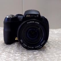 S18254(112)-413/MM3000　コンパクトカメラ　FUJIFILM　FINEPIX　HS10　レンズ付き　30x zoom f=4.2-126 1;2.8-5.6 富士フィルム　_画像2