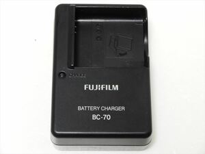 FUJIFILM BC-70 純正 バッテリー充電器 富士フイルム 送料140円　qaa