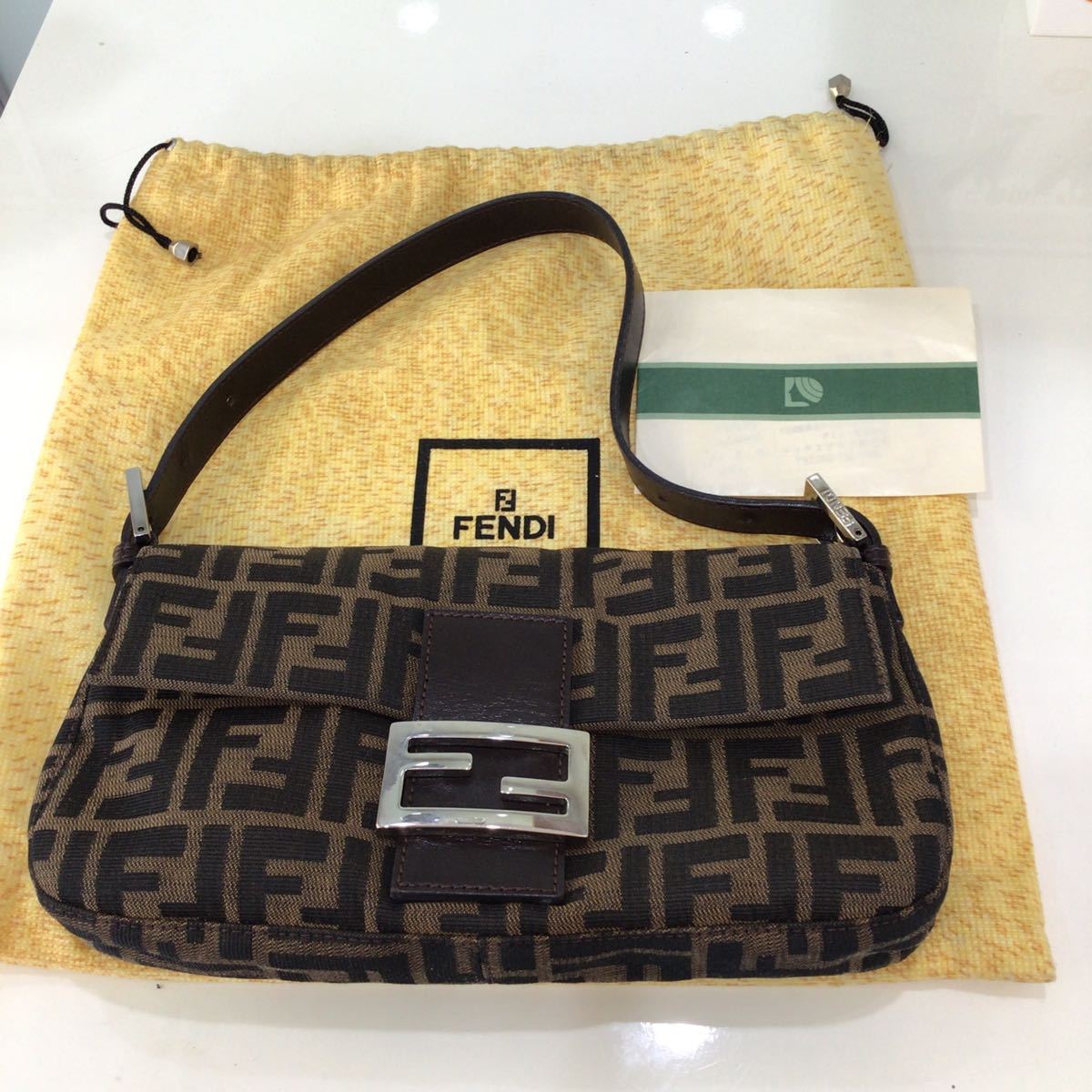 Yahoo!オークション -「fendi フェンディ ズッカ柄 ワンショルダー