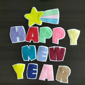ガーランド　フェルト　新年　HAPPY　NEW　YEAR　流れ星　紐なし　ハンドメイド