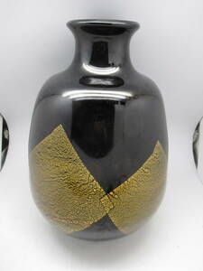 送料込　倉田硝子　KURATA CRISTAL　黒ガラス金箔仕上げガラス花瓶　箱付き　底部贈呈銘あり　