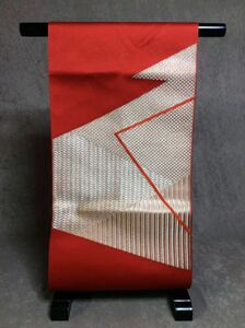 QM378《美品》和装 着物 絹素材 赤色 銀色 市松文 檜垣文 名古屋帯