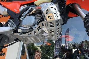 エンジンガード チャンバーガード アンダーガード KTM 20年-22年 EXC 150 Husqvarna ハスクバーナ 20年-22年 150 TE mo03