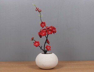 造花 梅の花 小枝 白いフラワーポット入り 和風 (レッド)