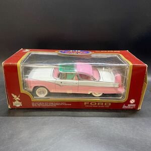 フォード 1/18 FORD FAIRLANE CROWN VICTORIA フェアレーン クラウン ビクトリア ピンク ミニカー コレクション 稀少 レア 中古 美品