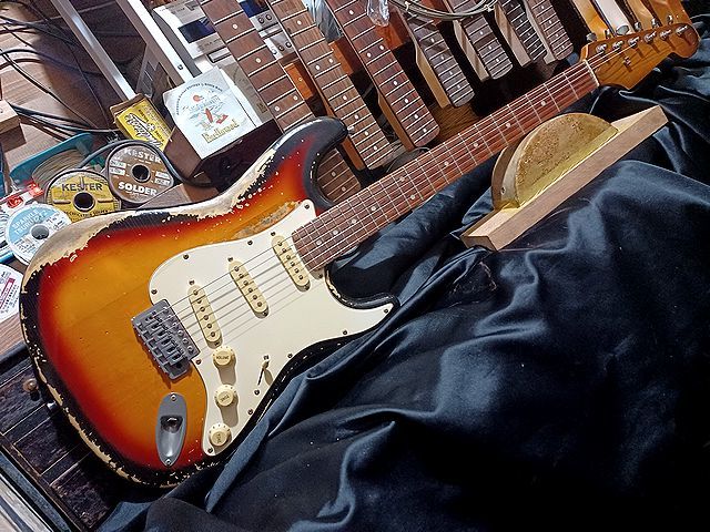 ヤフオク! -「stratocaster relic」(エレキギター) (ギター)の落札相場