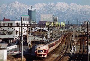 [鉄道写真] 489系しらさぎ＆立山連峰 (2927)