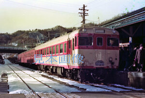 [鉄道写真] 小海線キハ57 小海駅(2357)・