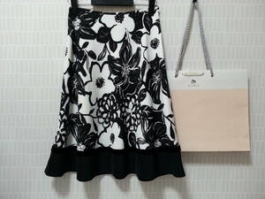 M'S GRACY　エムズグレイシー　40サイズ　白黒　花柄　フレアースカート　部分ベロア　美品！最安送料１８５円
