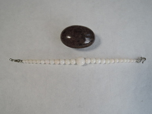 帯留め　羽織紐　天然石　珊瑚　　昭和レトロ　和装小物　