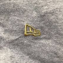 ニューエラ 丸首 半袖Tシャツ ゴールド 刺繍ロゴNEWERA グレー L_画像3