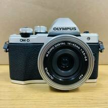 動作品 OLYMPUS OM-D E-M10 MarkⅡ Mark2 ミラーレス一眼 14-42mm レンズセット シルバー レリーズ回数約8,300回 NN6363_画像1