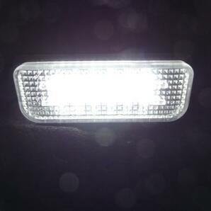 ベンツ LED ナンバー灯 W211ワゴン E240 E280 E300 E320 E350 E500 E55 E63 キャンセラー 内蔵 ライセンスランプの画像1