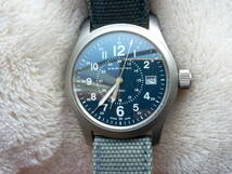 美品　HAMILTON　ハミルトン　カーキ　クオーツメンズ腕時計　38ｍｍ　H682010　ネイビーカラー_画像4