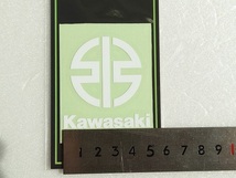スピード発送！KAWASAKI/純正/カワサキ/シンボルステッカー/ホワイト/Sサイズ/屋外でも使用可能な耐水・耐候ステッカー！_画像2