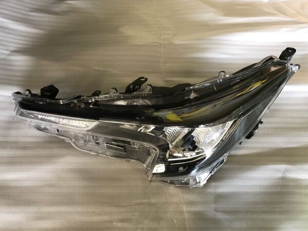 トヨタ カローラスポーツ 左ヘッドライトLED ZWE 211 純正 R2年式