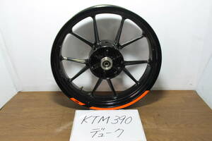 ☆　KTM　デューク390　リアホイール　黒　MT4.0×17　美品　DUKE　390デューク