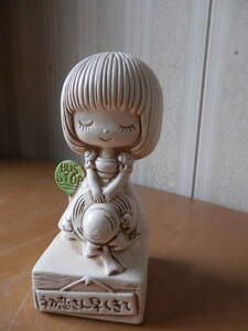  retro ceramics. ornament ARI/..* Young interior /FUJIKA savings box girl [ the first . san soon ..]*1023