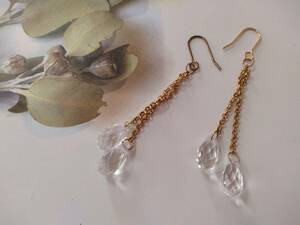  many surface cut clear beads × Gold color chain swaying long earrings 