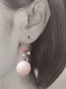 POP&CUTE light pink × white polka dot ball swaying earrings 