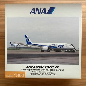 全日空商事 1/400 ANA B787-8 JA806A 地上姿勢(滑走路付) NH40068 787ロゴ