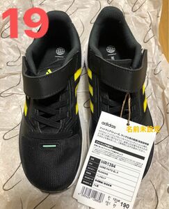 短時間のみの着用　新品に近い美品　adidas 黒　スニーカー　19センチ　アディダス　