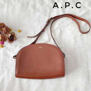 厳選☆レア　アーペーセー　バッグ　A.P.C.　ハーフムーン ミニショルダーバッグ　SAC　DEMI　LUNE　MINI