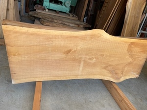 耳付節板 土佐杉（129.5×45～51.5×6.5cm）室内乾燥 カウンター 看板 テーブル オブジェ壁面ワンポイントアクセント 無塗装 自然木