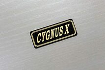 E-422-3 CYGNUS X 黒/金 オリジナル ステッカー タンク テールカウル サイドカバー フェンダー スクリーン カウル 等に ヤマハ YAMAHA_画像1