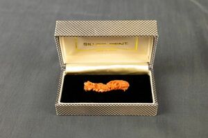 T01-1606 帯留め K14 7g 和装小物 SILVRE GENT 珊瑚 サンゴ 着物 アクセサリー MADE IN JAPAN 日本 極上細工彫 貴金属 宝石 可憐
