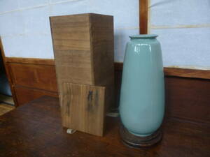  celadon vase * rice ...* also box 