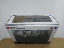 ■アオシマ 1/12 完成品バイクシリーズ Honda CB750FOUR 白バイ ホンダ ミニカー_画像6