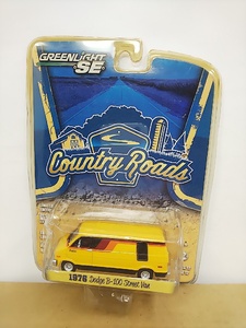 ■ GREENLIGHTグリーンライト Country Roads 1/64 1976 Dodge B-100 Street Van ダッジ・ストリートバン ミニカー