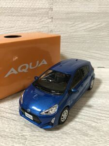 1/30 トヨタ アクア AQUA 中期 非売品 カラーサンプル ミニカー ブルーメタリック