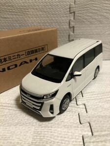 1/30 トヨタ 新型ノア ハイブリッド Si NOAH カラーサンプル ミニカー 非売品　ラグジュアリーホワイトパールクリスタルシャイン