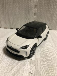 1/30 トヨタ 新型ヤリスクロス YARIS CROSS ハイブリッド カラーサンプル ミニカー 非売品 2トーン ブラックxホワイトパール