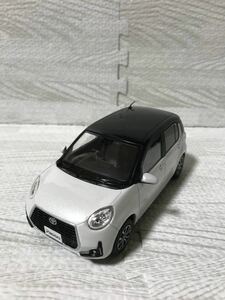 1/30 トヨタ 新型パッソモーダ Passo MODA TWO TONE 非売品 カラーサンプル ミニカー　ブラックマイカxパールホワイトⅢ