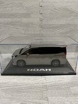 トヨタ 新型ノア　NOAH 1/30 カラーサンプルミニカー メタルストリームメタリック　未使用箱付_画像1