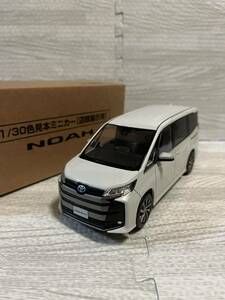 トヨタ 新型ノア NOAH 1/30 カラーサンプルミニカー　ホワイトパールクリスタルシャイン