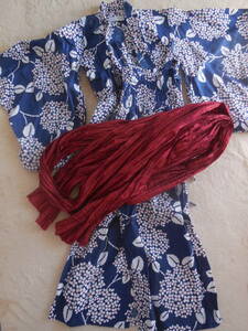 ■KIMONOMACHI■紺色に赤い帯の浴衣■サイズ１２０■ワンピースと上衣のセット■