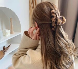 レオパードファーふわふわヘアクリップ ヘアピン ヒョウ柄 豹柄 量産型 女優風 ヘアアクセサリー バナナクリップ