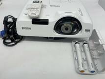 美品 EPSON プロジェクター 　EB-536WT リモコン付き　専用ペン付き /ランプ使用時間176H/0H_画像1