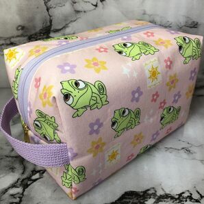 ラプンツェルのパスカル柄のおむつポーチ
