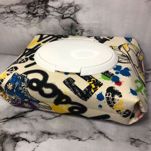 スニーカー柄のおしりふきポーチ