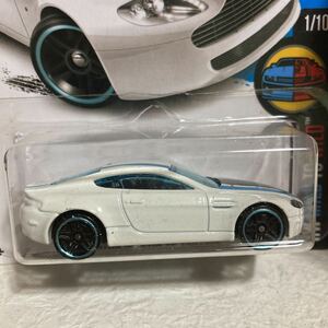 Hot Wheels★ASTON MARTIN V8 VANTAGE HW MILD TO WILD★