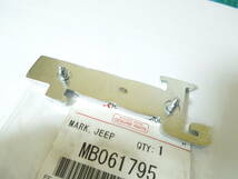 三菱ジープ用Jeepエンブレム（三菱純正新品）MB061795(J24,25,26,27,J36,37,38,J44,46,47,J53,54,55,56,57,58,59)_画像3