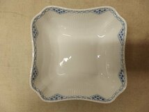 1030377w【ROYAL COPENHAGEN 深皿 角皿 578 箱入り/しおり付】ホワイト×ブルー系/最大21.9×21.9×H6.4cm程度/中古品_画像2