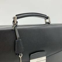 プラダ ビジネスバッグ ブリーフケース 黒 ブラック シルバー金具 サフィアーノレザー A4&PC収納可 PRADA ロック式 鍵付き ギャラ付_画像2